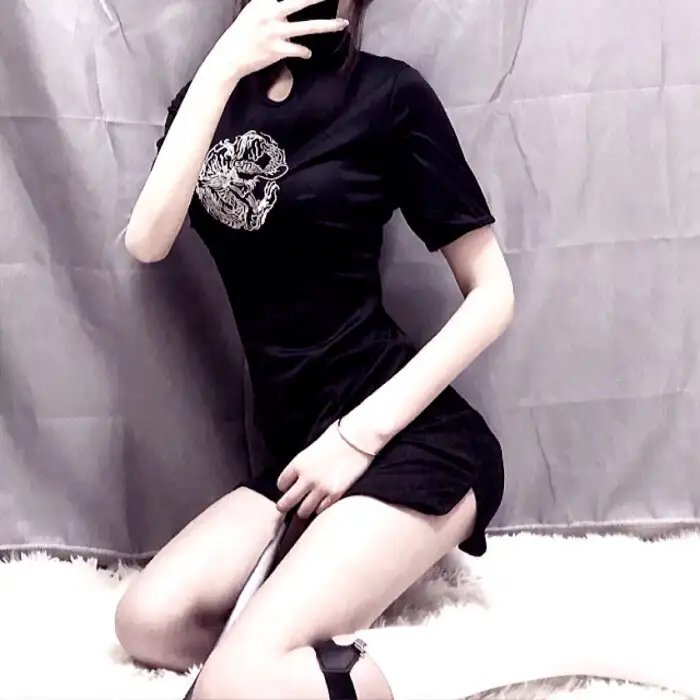 野蛮师姐海报